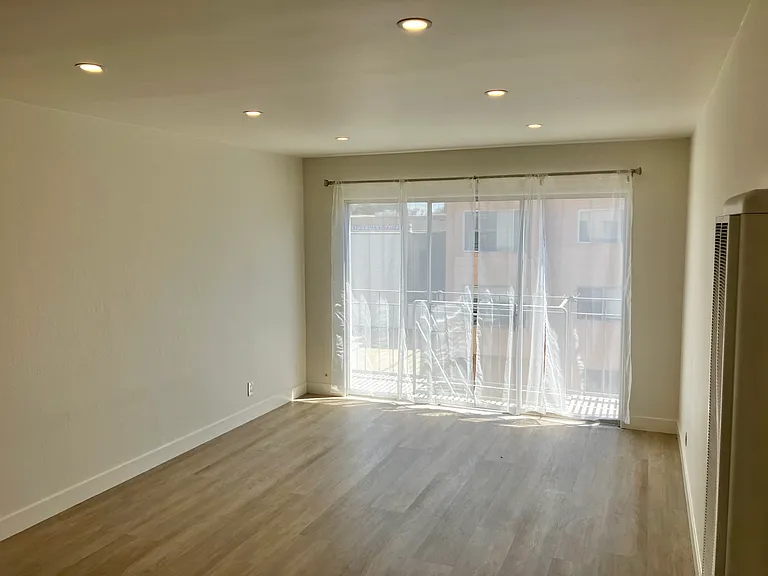 420 20th Ave #9 — Photo 4