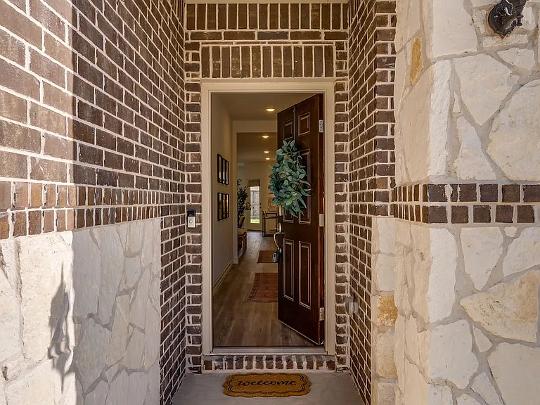 1109 Nathan Ln — Photo 16