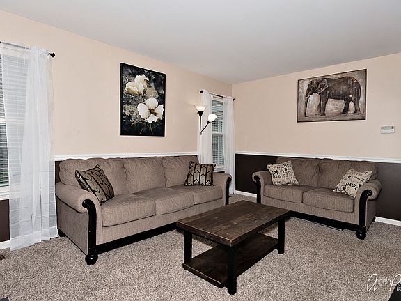 4th image of 1474 Lancaster Ct