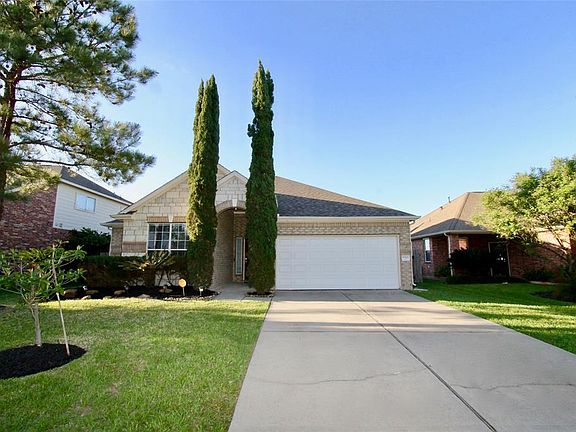 2nd image of 16926 Locust Springs Dr