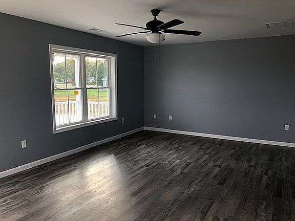 4th image of 18893 Lauren Ave
