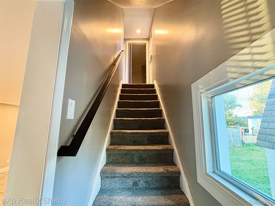 385 S Marshall St, photo 11