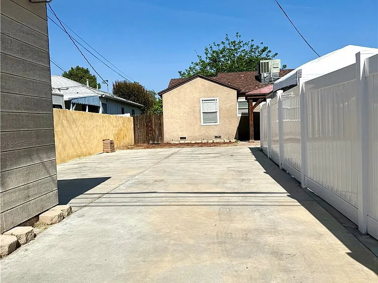 6517 White Oak Ave — Photo 18