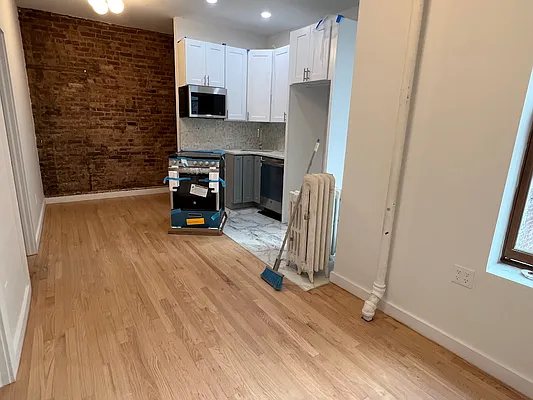 Rented by J PRESTON AND ASSOCIATES INC | media 15