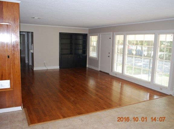 3rd image of 1316 W Saint Mary Blvd