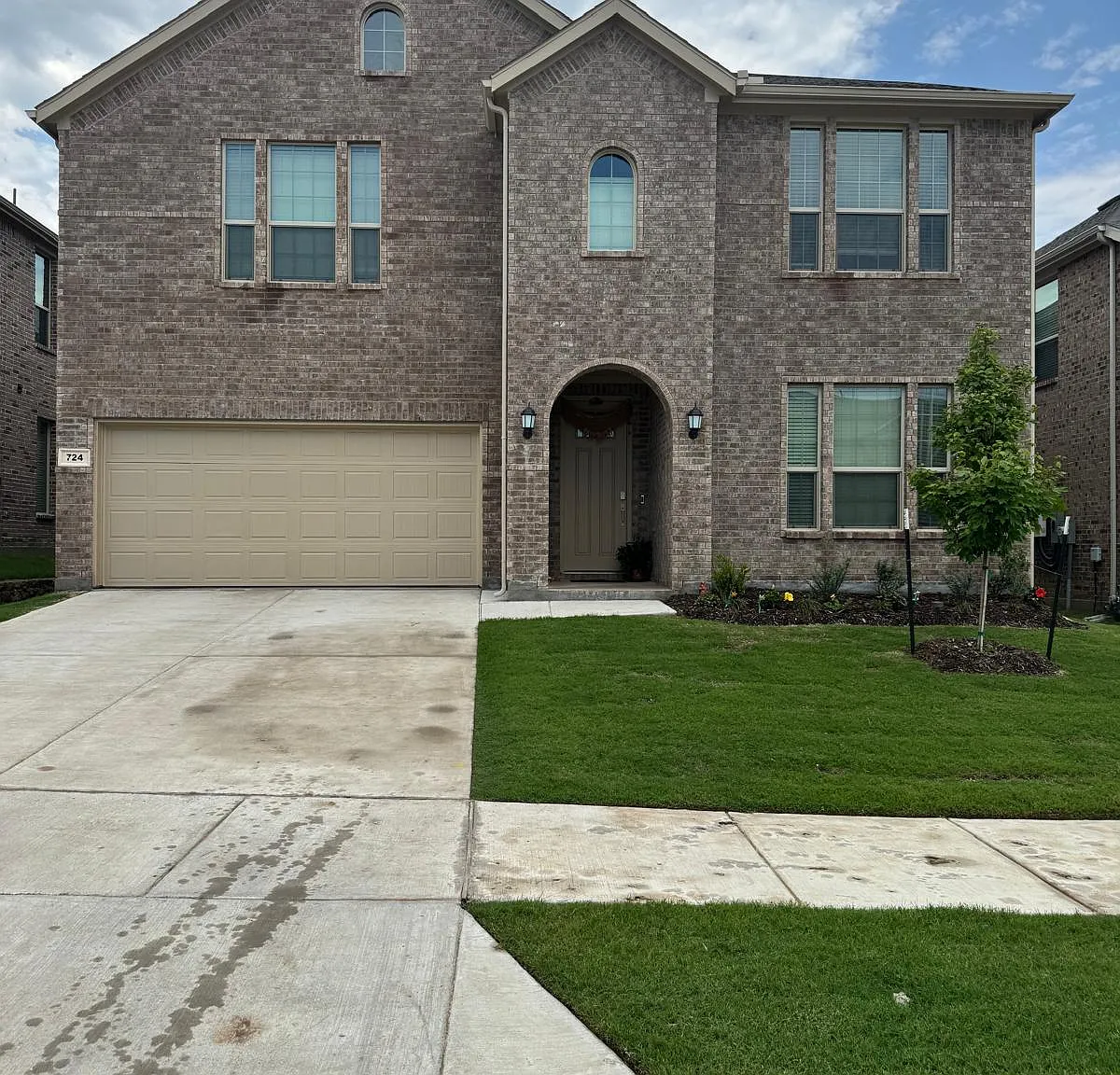5 bed, 4.5 bath, 3357 sqft, $2,845 — Photo 2