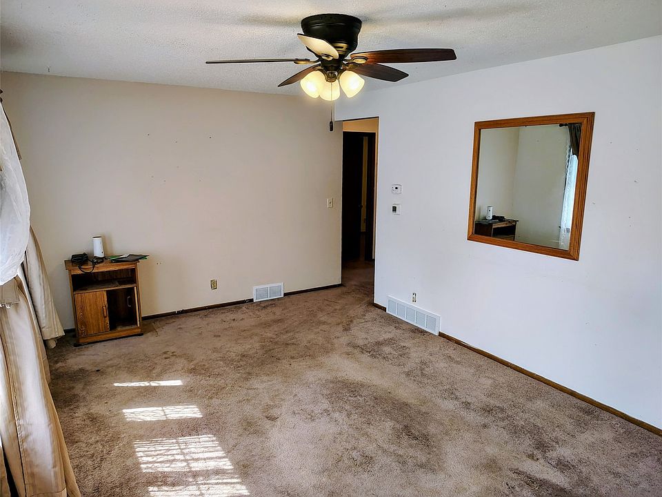 2nd image of 2104 E 41st St