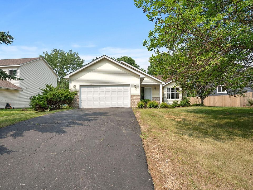 1st image of 852 Sunrise Dr