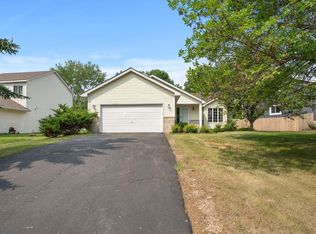 852 Sunrise Dr, Woodbury, MN 55125