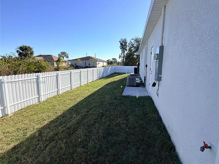 1111 Gunby Ave S — Photo 21