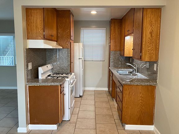 4th image of 1120 E 2nd St #6