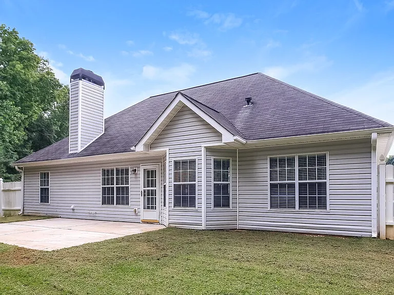 1303 Vine Cir — Photo 15
