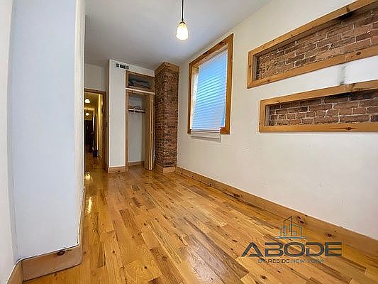 4th image of 645 Willoughby Ave #5L