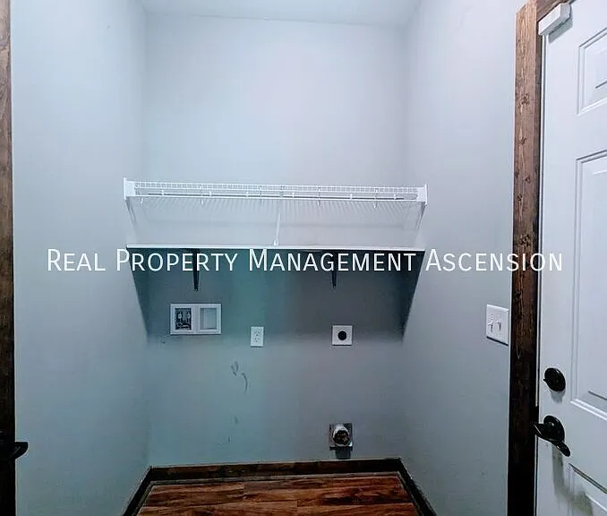 48 Douglas Dr — Photo 12