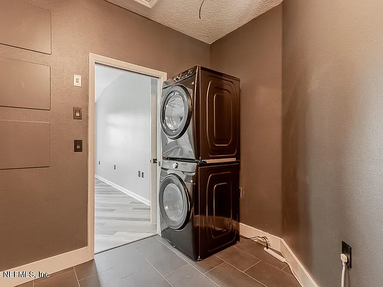 1770 Victoria Chase Ct — Photo 64
