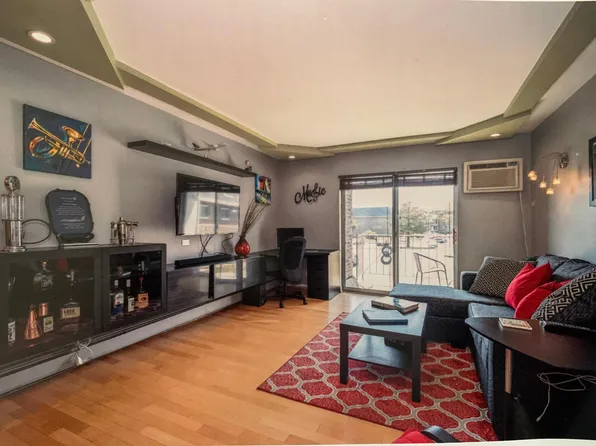 875 Tree Ln APT 203, Prospect Heights, IL 60070