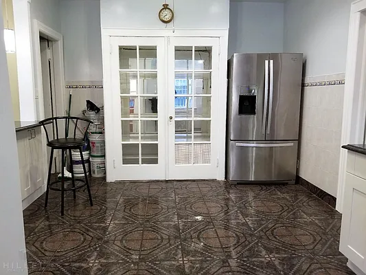 Rented by Hillel Realty Group | media 2