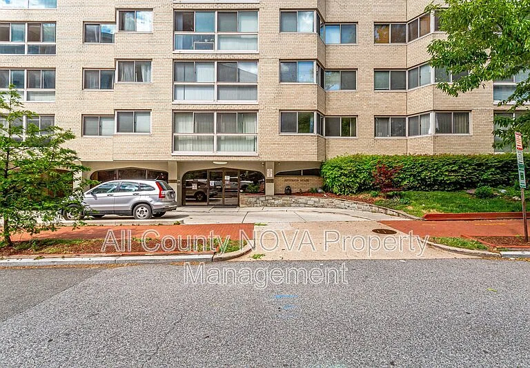 922 24th St NW #301 — Photo 4