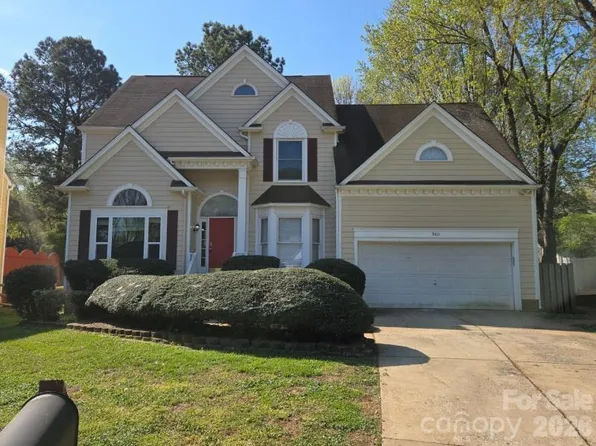 9011 Coleshire Ct, Charlotte, NC 28269