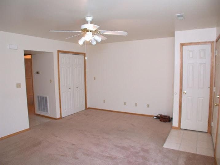 Living Room pic 1