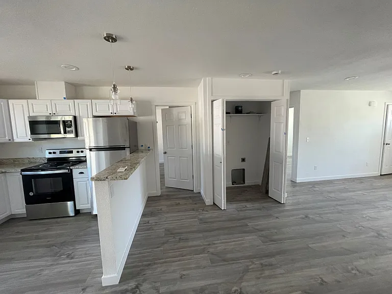 325 W 1st Ave — Photo 11