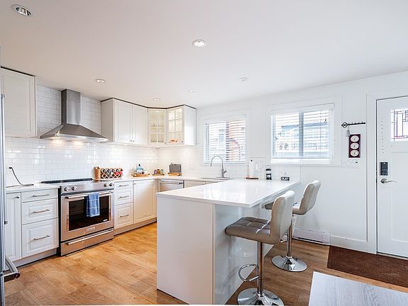 5th image of 415 Esplanade Ave #A015