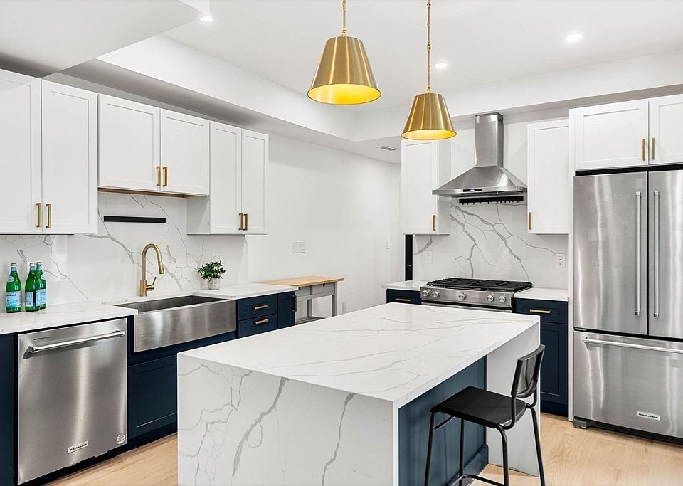 1st image of 326 Main St #6