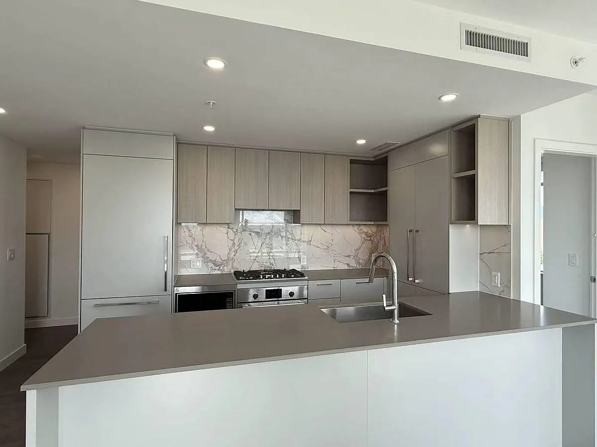 6468 Willingdon Ave — Photo 3
