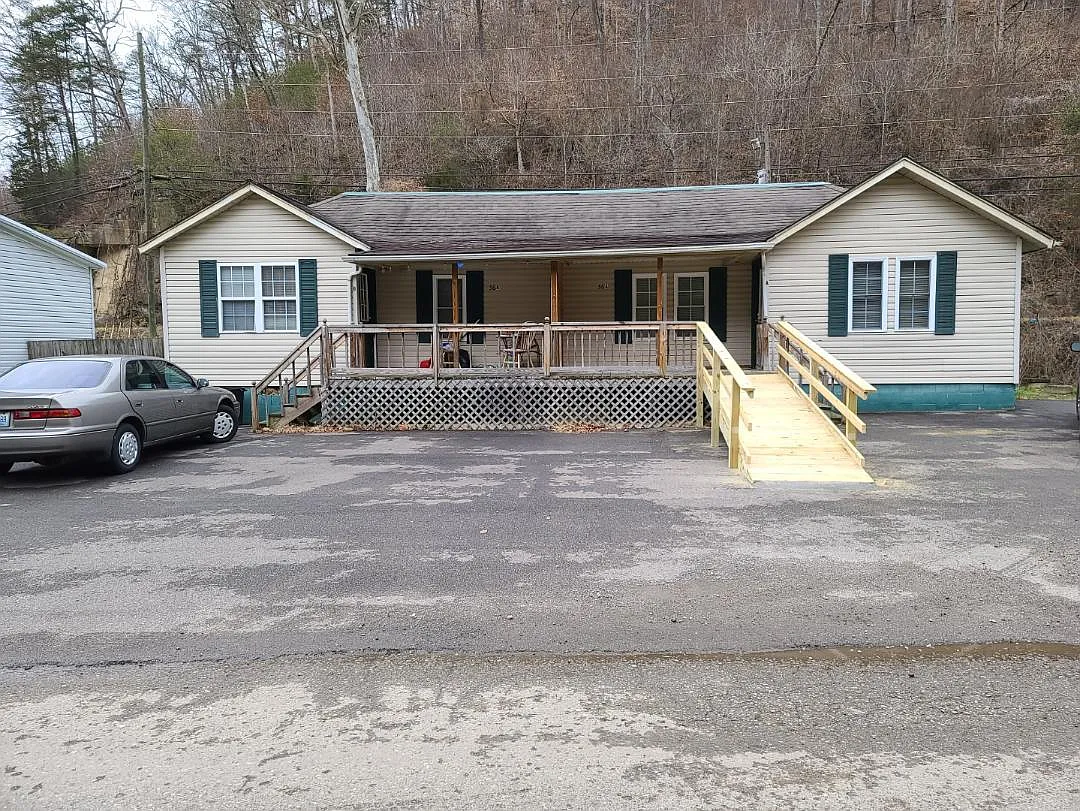 2 bed, 700 sqft, $750 — Photo 1