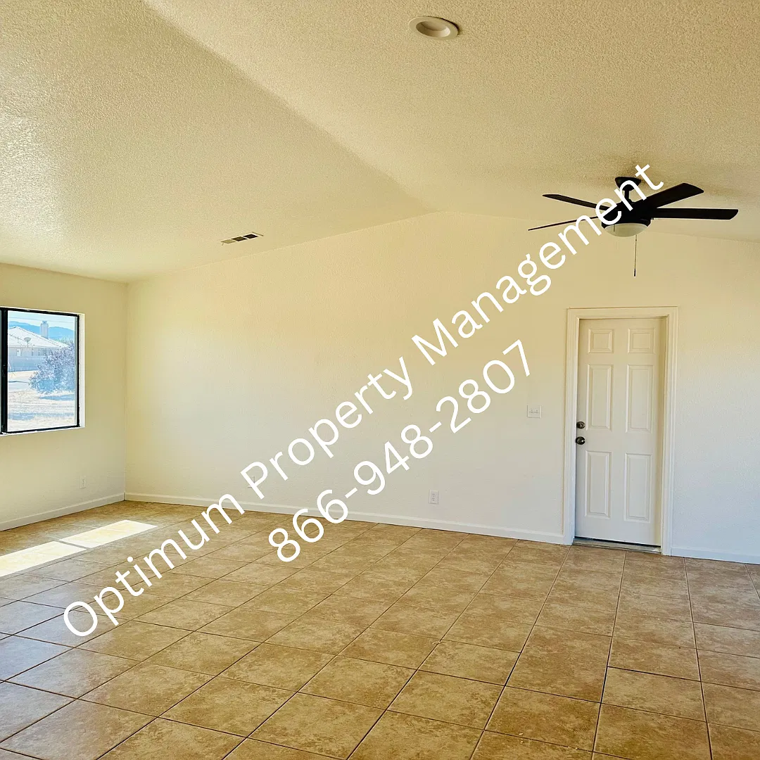 Single Story Home with Spacious Floor Plan on a Large Lot — Photo 3