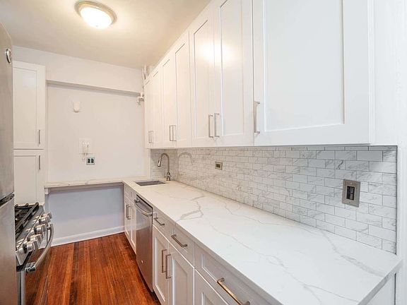 4th image of 585 W End Ave #13C