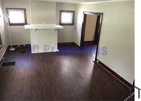 1252 Catalpa Dr — Photo 2