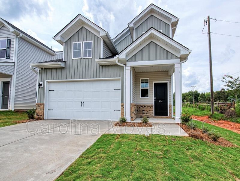 1st image of 904 Bryden Ln