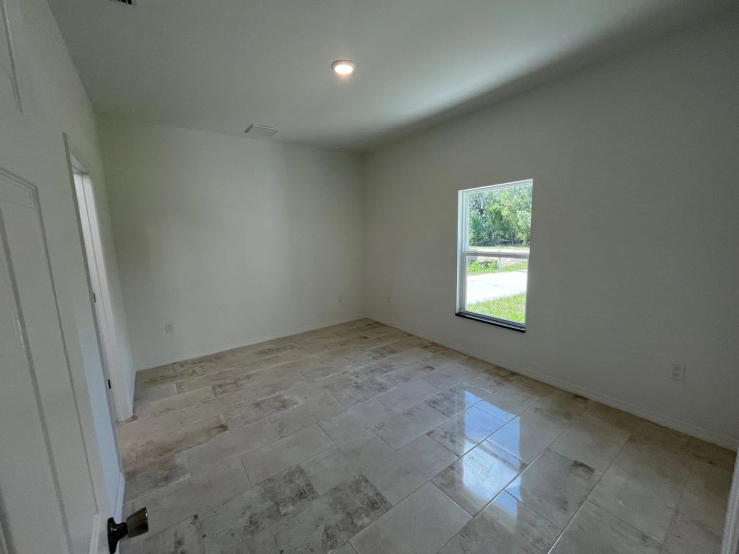 Now available! Modern 3Bd / 2Ba Single Family home w/ Garage! — Photo 4