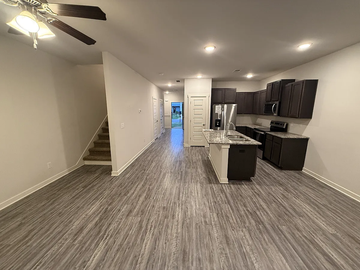 Building Photo - 680 The Heights Ln