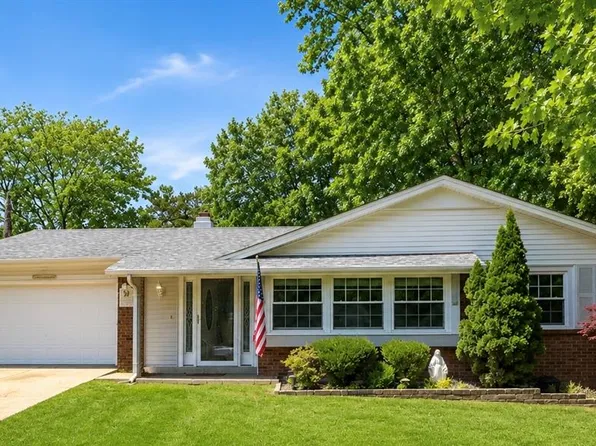 4688 Towne Centre Dr, Saint Louis, MO 63128