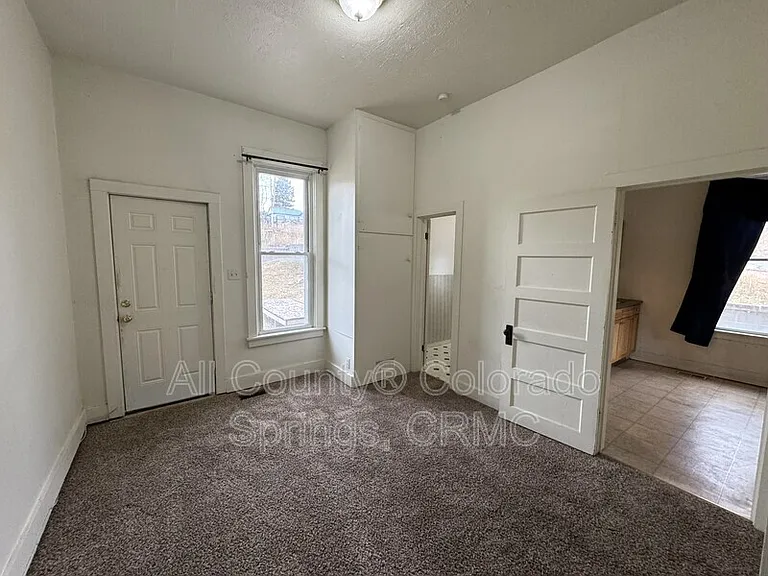 219 N 1st St — Photo 9