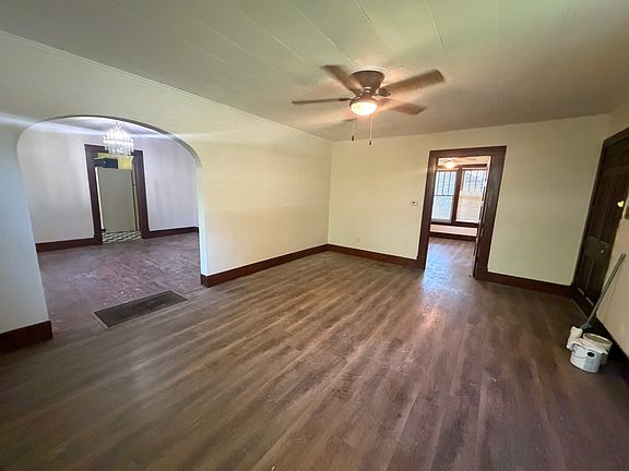 2nd image of 1408 W Jefferson Ave