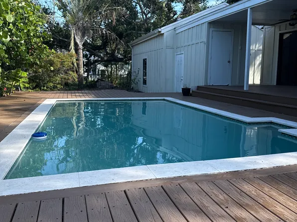 752 Tropical Cir, Sarasota, FL 34242