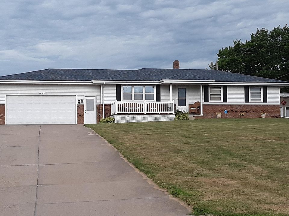 Ranch style home with large 2 car garage and a front deck
