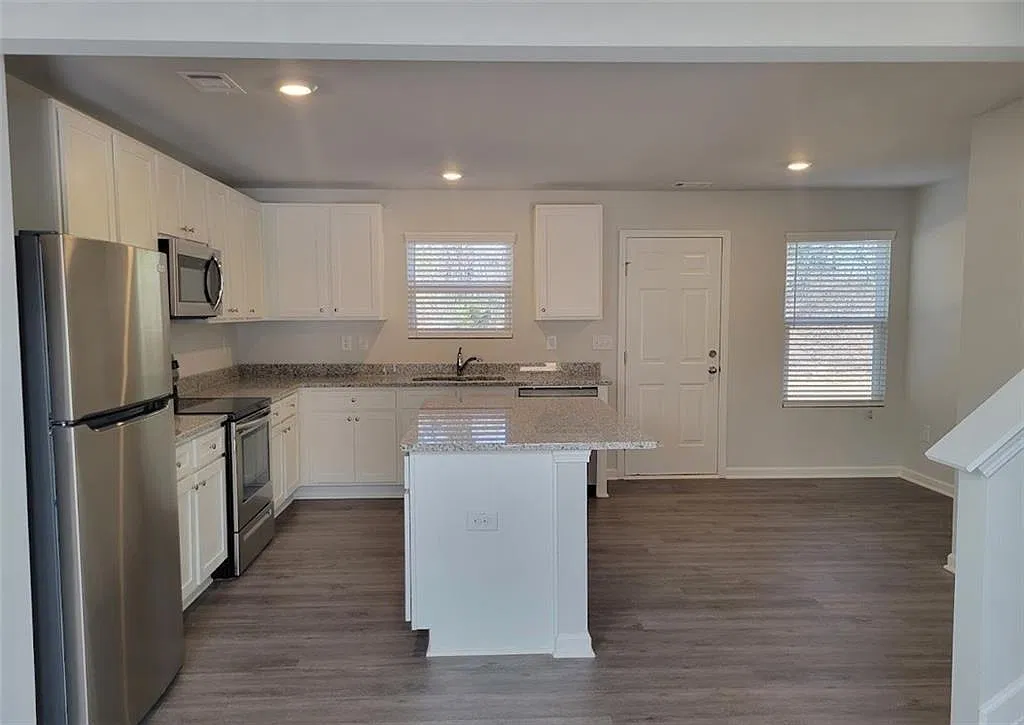 4 bed, 3.0 bath, 1916 sqft, $2,750 — Photo 4