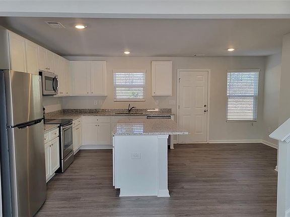 4th image of 612 W Vincent Dr