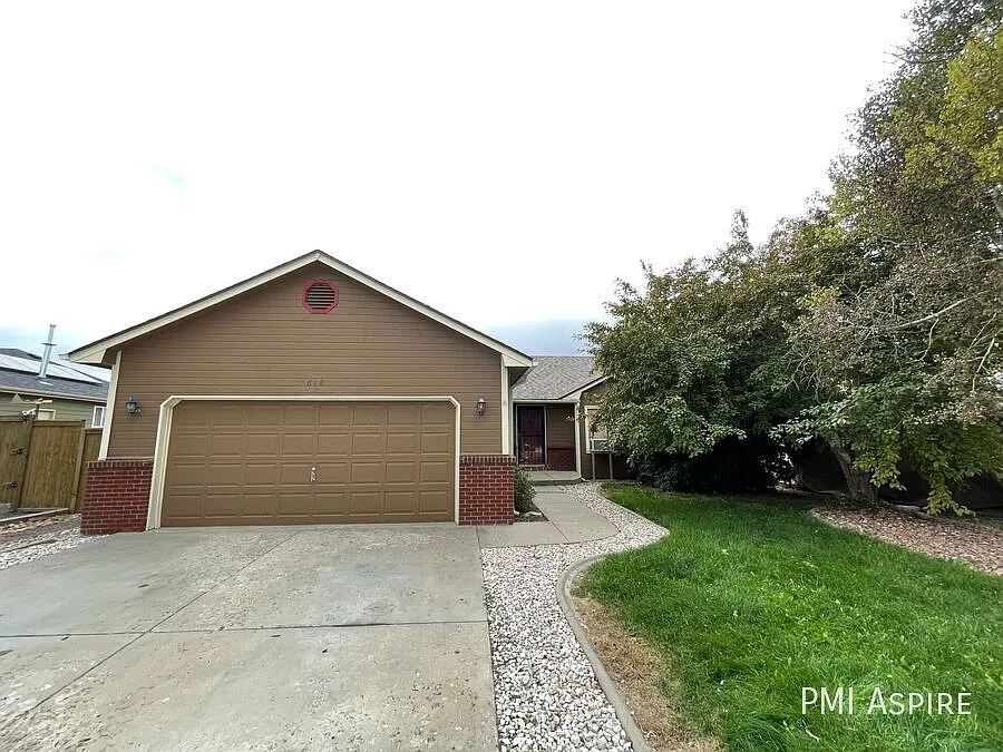 618 Country Acres Dr