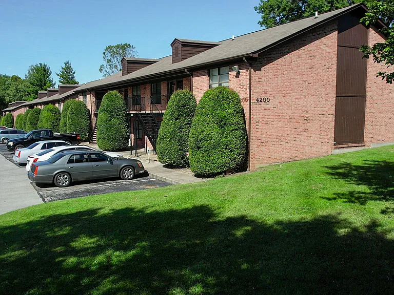 Breckinridge Park Apartments — Photo 14