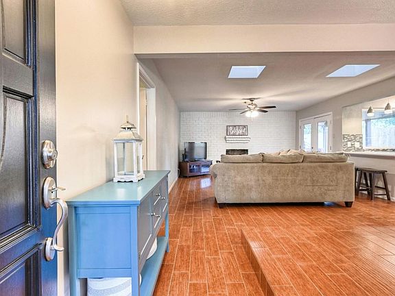 3rd image of 15814 Hickory Knoll Dr