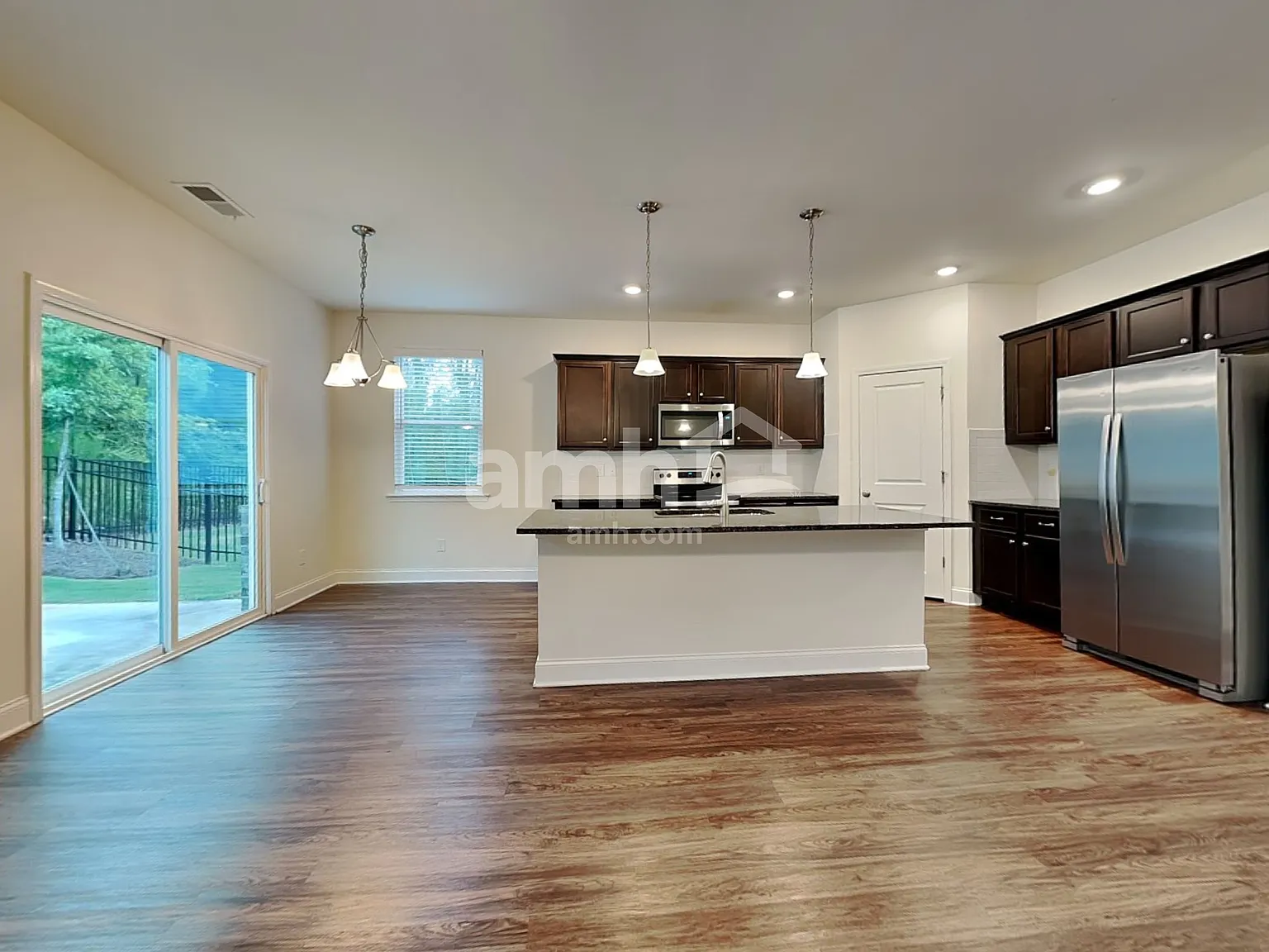 5 bed, 3.0 bath, 2850 sqft, $2,820 — Photo 4