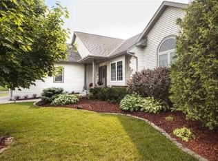 835 Juniper Ln, Hartford, WI 53027