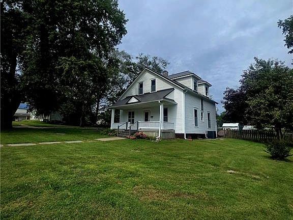 5th image of 406 College St