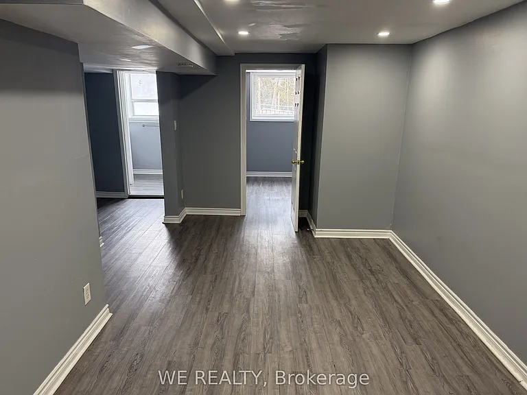 501 Lancelot Cres #LOWER — Photo 5