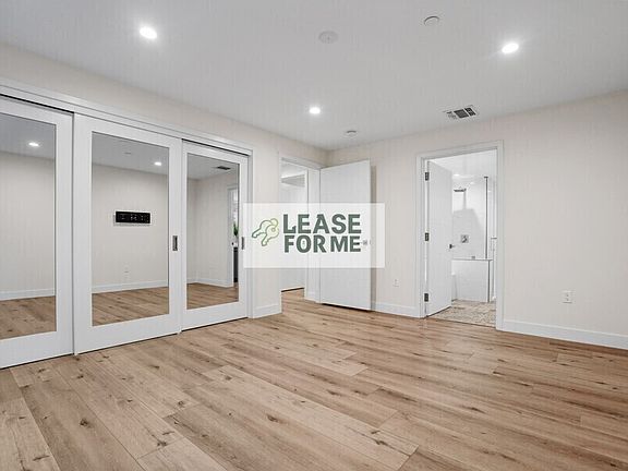 3rd image of 848 S Mariposa Ave #406